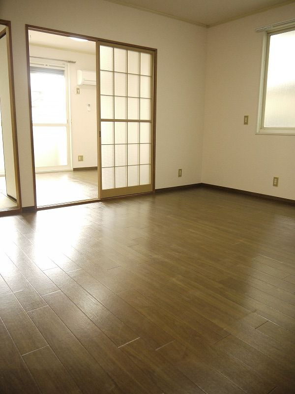 クレール高松山の居間・リビング