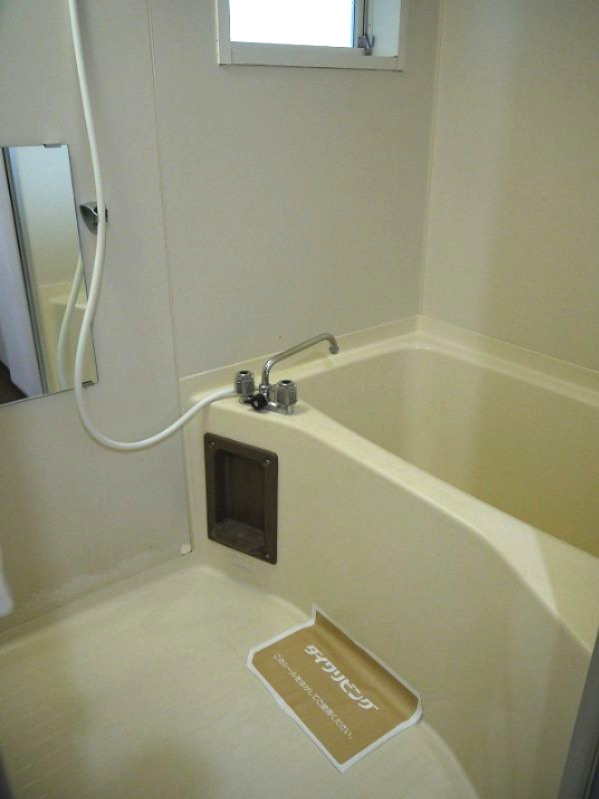 クレール高松山の浴室