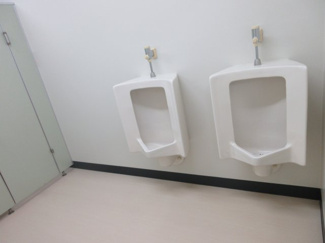 【トイレ】 | リヴィエール横浜鴨居　オーナーチェンジ区分店舗事務所 | 男女別トイレあり