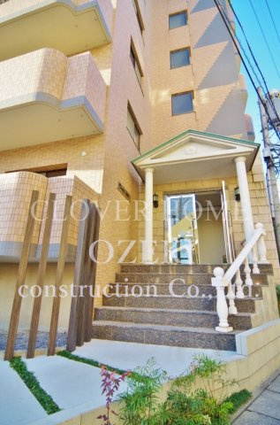 エマーレ北越谷のエントランス