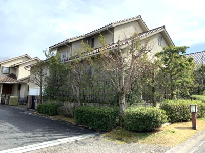 【外観】 | 三田市学園6丁目中古戸建 | 閑静な住宅地♪緑に囲まれて優雅な気持ちでお過ごしいただけます♪