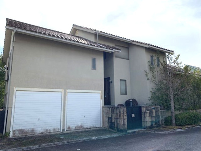 【外観】 | 三田市学園6丁目中古戸建 | お車好きには嬉しい大きなシャッター付きインナーガレージ！！