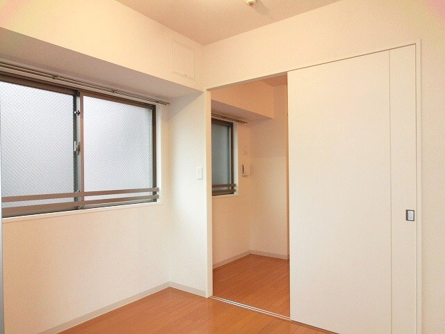 ParkCube上野の設備|角部屋明るい洋室です
