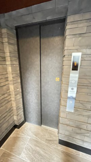 【その他共用部分】 | エレベータが近いので荷物が多い時でも安心です♪