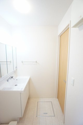 【洗面所】 | バードネイチャー E | ※同物件・反転タイプの写真です。