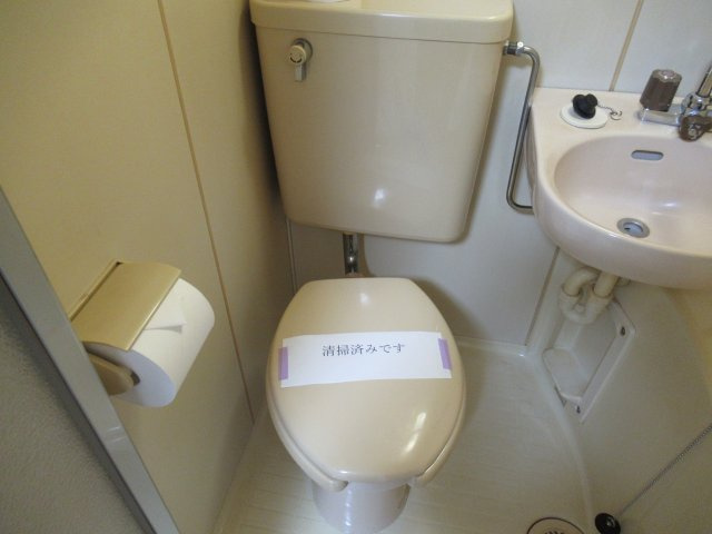 Bコーポのトイレ|落ち着いた色調のトイレです