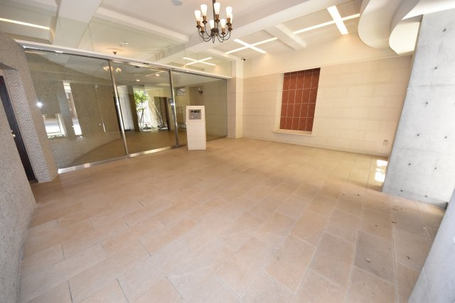レジュールアッシュ心斎橋ＬＵＸＥのエントランス