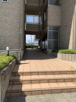 【エントランス】 | 落ち着いたエントランスです