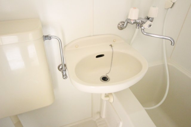 エコルステージ東白楽の洗面所|同アパートの参考写真です。