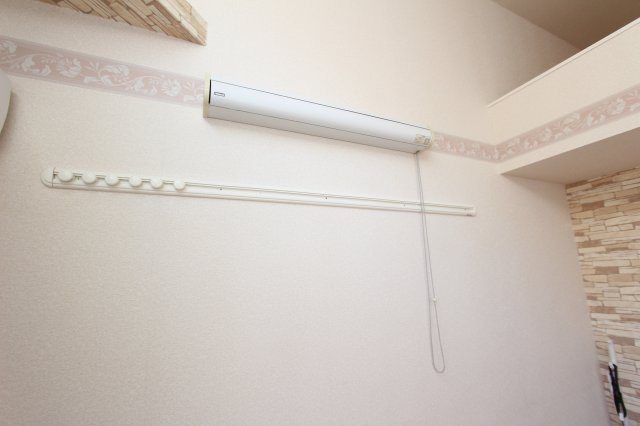 エコルステージ東白楽のその他|同アパートの参考写真です。室内物干し