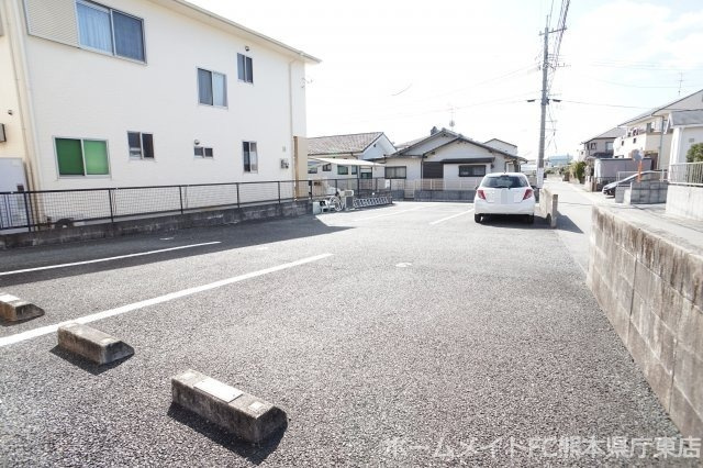 熊本市東区沼山津２丁目のアパートの駐車場