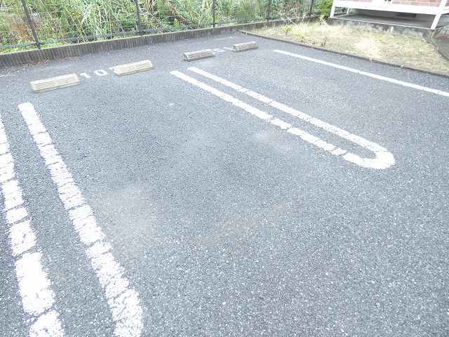 シャルマンDの駐車場