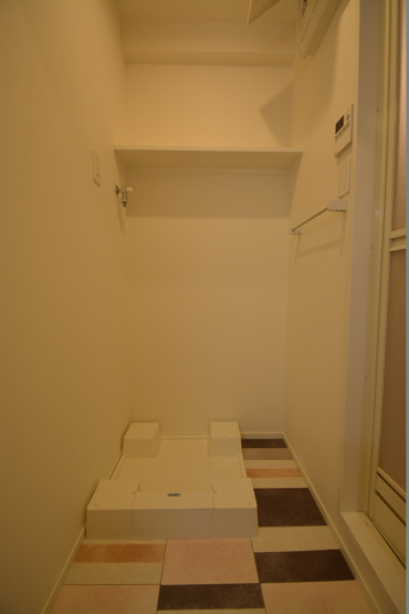 【洗面所】 | Bay Ridge | ゆったりとスペースのある洗面所