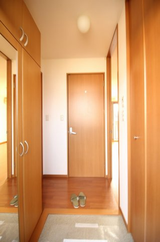 プレミール泉　　　鹿沼市泉町の玄関|きれいな玄関です
