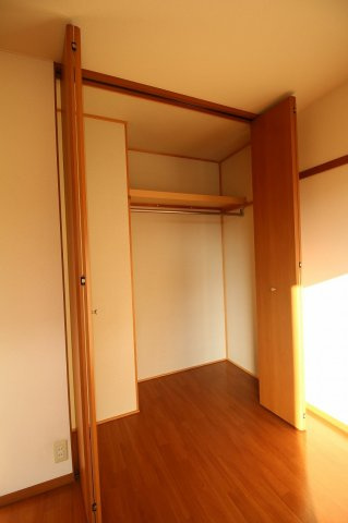プレミール泉　　　鹿沼市泉町の収納|開いている状態