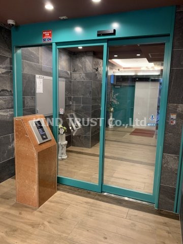 ジュームナンモリのエントランス|建物の内部です