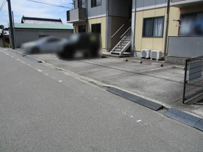 【駐車場】 | チェリーハイツ | 車をお持ちの方に嬉しい駐車場付きの物件です