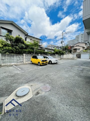 サニーハウス長丘の駐車場