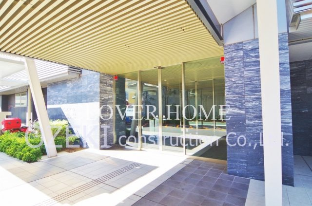 グローリオ越谷ステーションタワーのエントランス