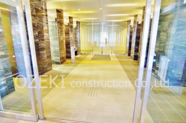 グローリオ越谷ステーションタワーのエントランス