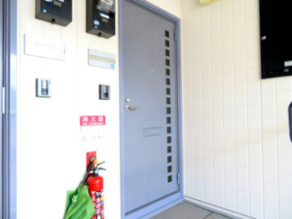 【玄関】 | アゼリアコートC棟 | 同タイプの別の部屋の写真です