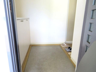 【玄関】 | アゼリアコートC棟 | 同タイプの別の部屋の写真です