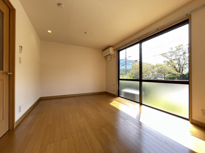 【居間・リビング】 | クレールテラスI【SHM】 | 日当たり良好リビング！エアコン付きです！