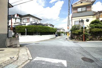 【前面道路含む現地写真】 | 宇治市木幡御蔵山　中古戸建