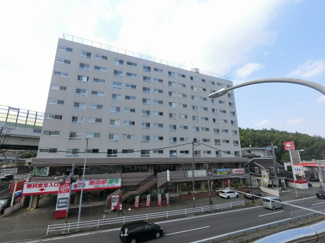 【外観】 | 総戸数６４戸、昭和４４年５月築、管理人は巡回勤務につき管理体制良好です♪