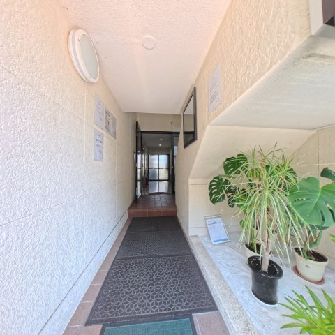 オブリガード西京のエントランス|お手入れの行き届いたエントランスです