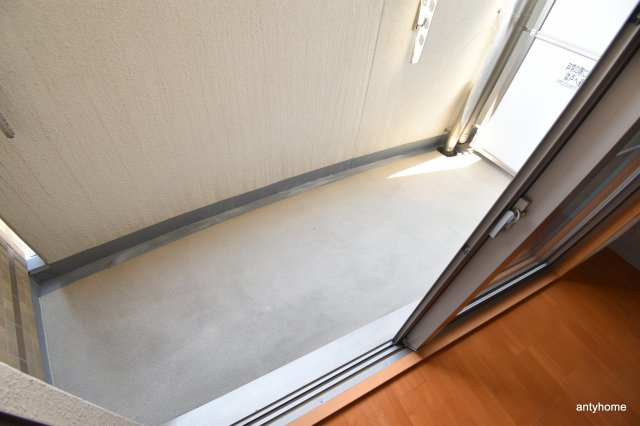URBAN FLATS江坂　仲介手数料無料のバルコニー