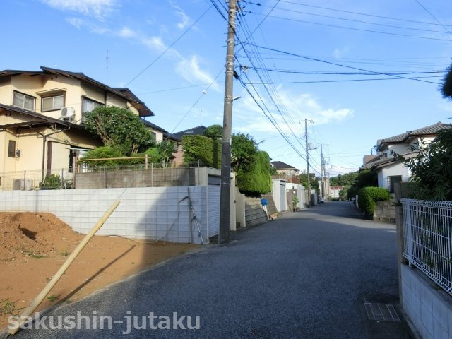 宮野木台４丁目　売地の前面道路含む現地写真|南側４．４ｍ公道