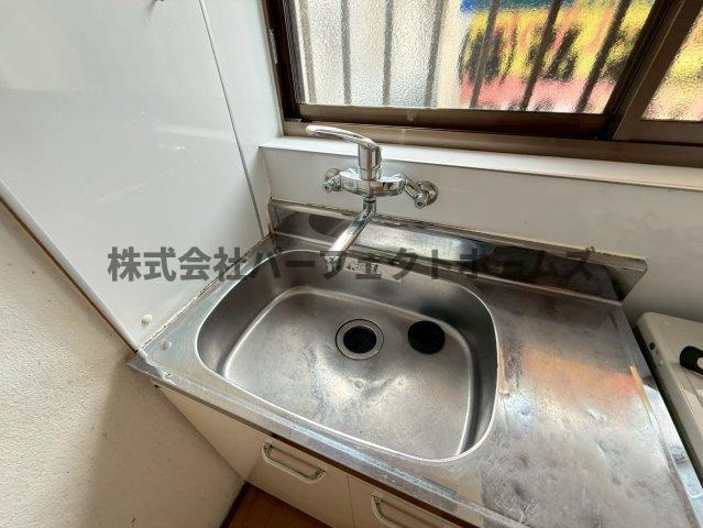 村野本町テラスのキッチン|コンパクトなキッチンで掃除もラクラク