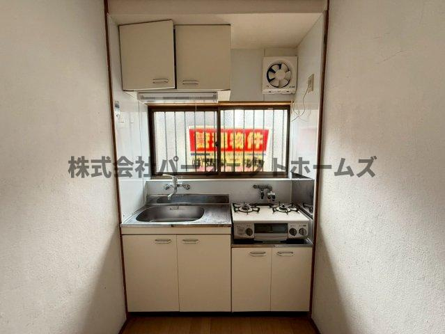 村野本町テラスのキッチン|コンパクトなキッチンで掃除もラクラク