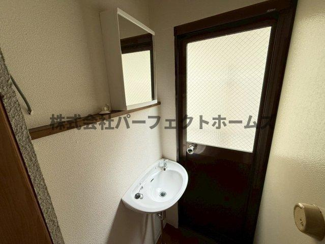 村野本町テラスの独立洗面台|朝の身支度には欠かせない洗面台