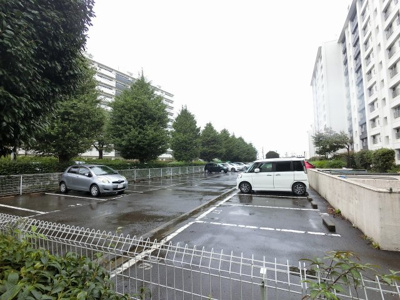 【駐車場】 | 【売主直売】県ドリームハイツ８号棟 | 平置き駐車場です。