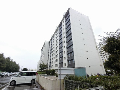 【外観】 | 【売主直売】県ドリームハイツ８号棟 | 総戸数１１０戸、昭和４８年８月築、自主管理につき管理費を安く抑えられます。