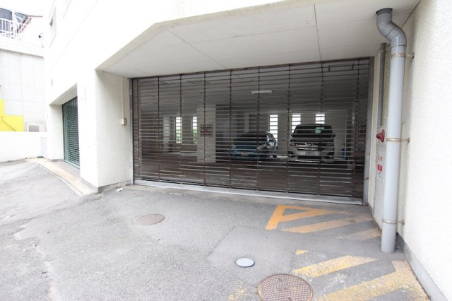 ハイツ城西の駐車場