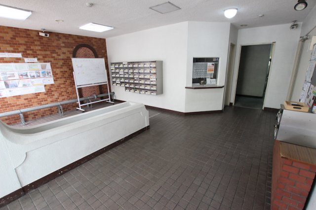 ハイツ城西のエントランス