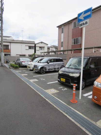 【駐車場】 | ロイヤルエフメゾン