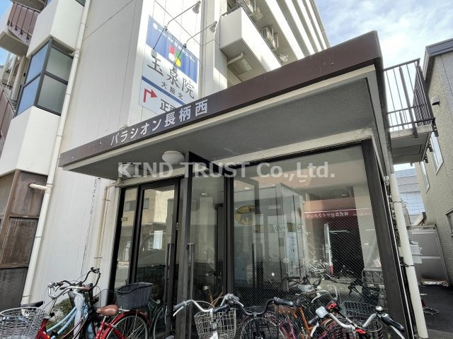 パラシオン長柄西のエントランス