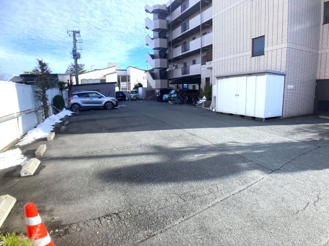 グラーベ.Ⅰの駐車場