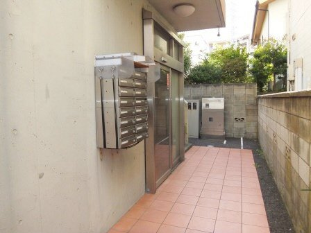 第１２中央ビルのエントランス|オートロック付きです