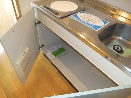 第１２中央ビルのキッチン|キッチン下にも収納あります