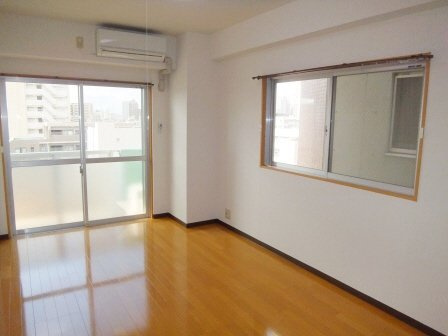 第１２中央ビルの寝室|エアコン完備