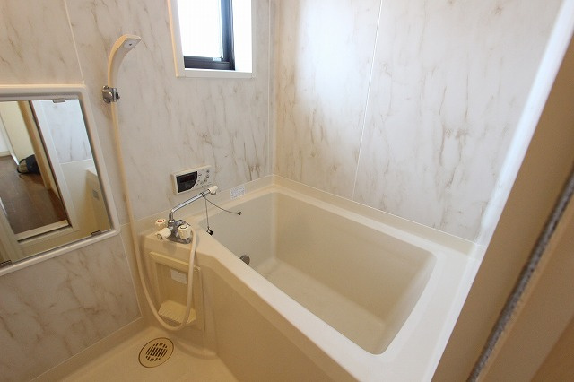 ハイツシンフォニーⅠの浴室