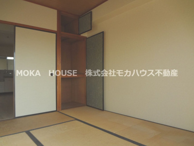 【和室】 | コーポかおり | 明るい和室です