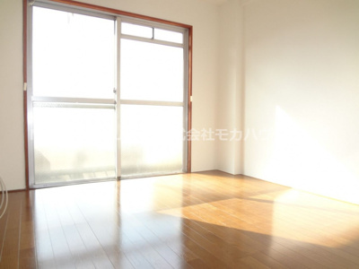 【洋室】 | コーポかおり | 使い勝手のいい洋室です