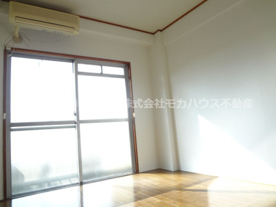 【洋室】 | コーポかおり | 明るい洋室です