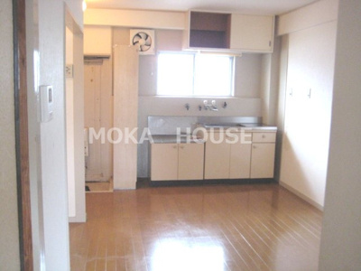 【居間・リビング】 | コーポかおり | こちらのリビングで趣味の時間をお楽しみください